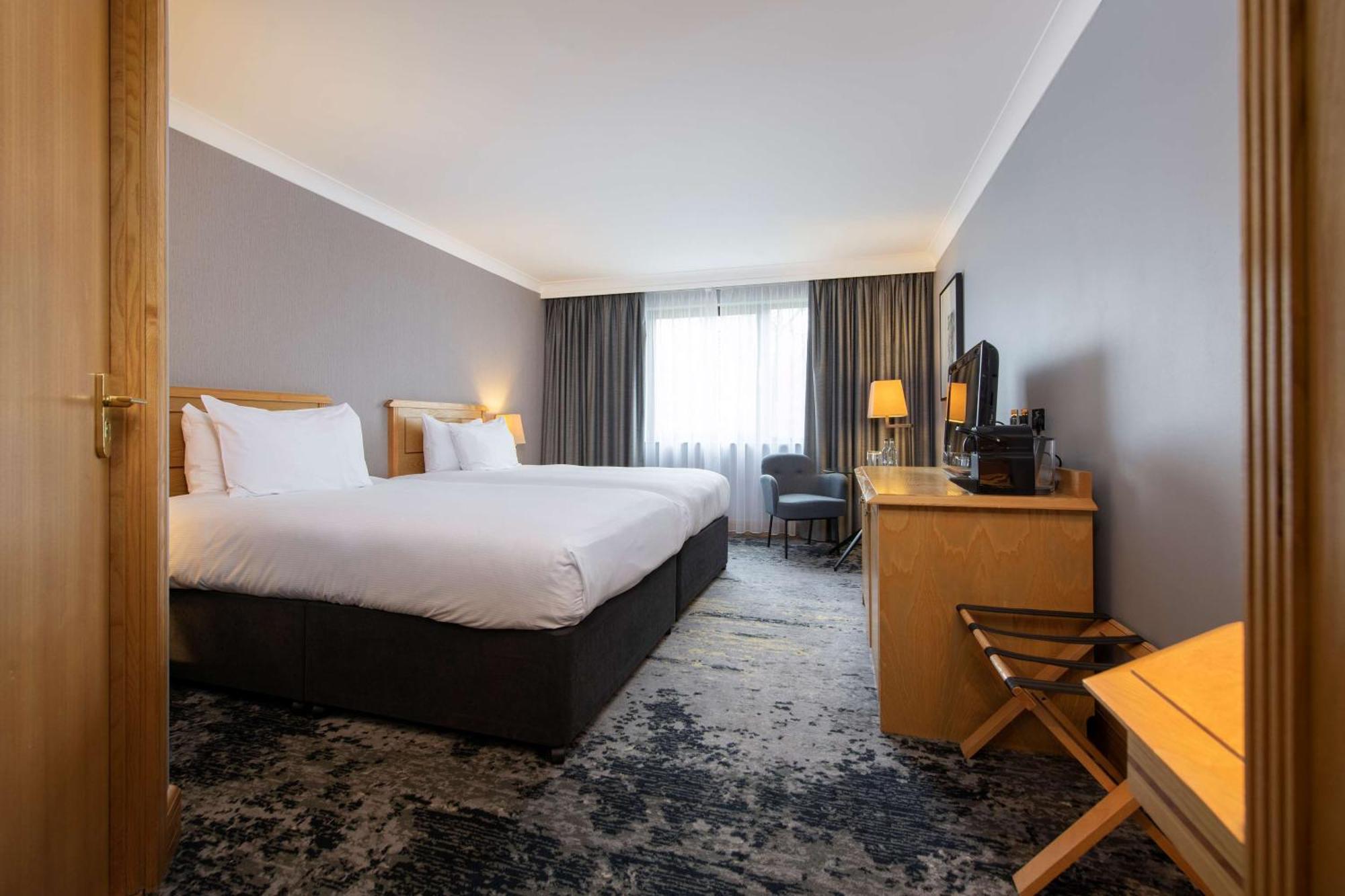 Doubletree By Hilton Swindon Hotel Luaran gambar