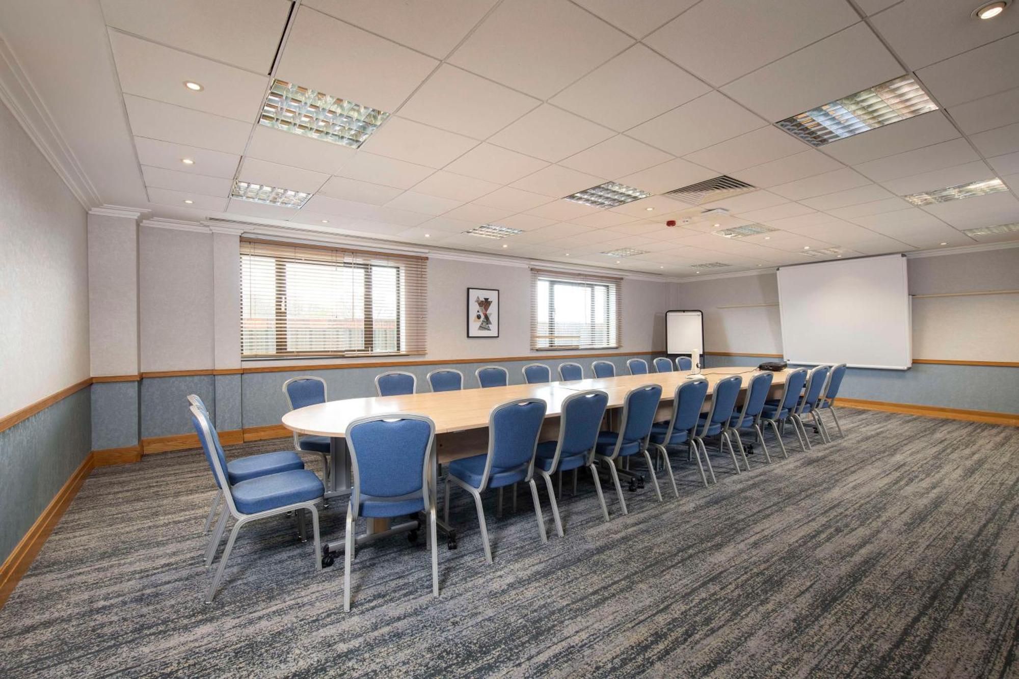 Doubletree By Hilton Swindon Hotel Luaran gambar